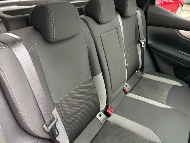 Nissan QASHQAI 1.2 N- connecta 18", panodak, trekhaak