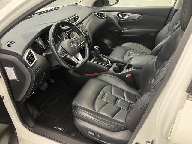 Nissan QASHQAI 1.3 DIG-T Design Edition / Dealer Onderhouden / Afneembare Trekhaak 1500 KG / Lederen Bekleding / Panoramadak / Navigatie / Stoelverwarming / 360 Graden Camera / Cruise Control / Climate Control /