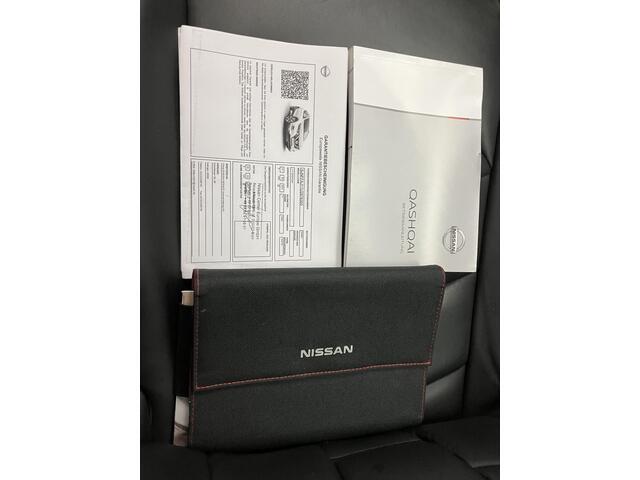 Nissan QASHQAI 1.3 DIG-T Design Edition / Dealer Onderhouden / Afneembare Trekhaak 1500 KG / Lederen Bekleding / Panoramadak / Navigatie / Stoelverwarming / 360 Graden Camera / Cruise Control / Climate Control /