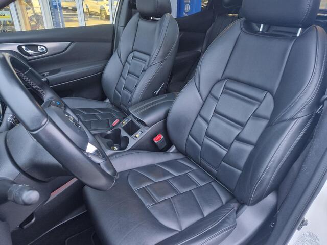 Nissan QASHQAI 1.3 DIG-T Tekna + Full options! | Panoramadak | Trekhaak | All Weather banden | Dode hoek detectie | Camera achter en rondom