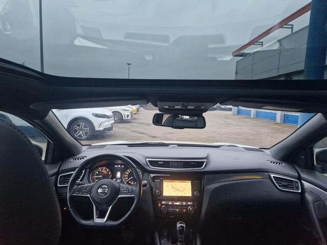 Nissan QASHQAI 1.3 DIG-T Tekna + Full options! | Panoramadak | Trekhaak | All Weather banden | Dode hoek detectie | Camera achter en rondom