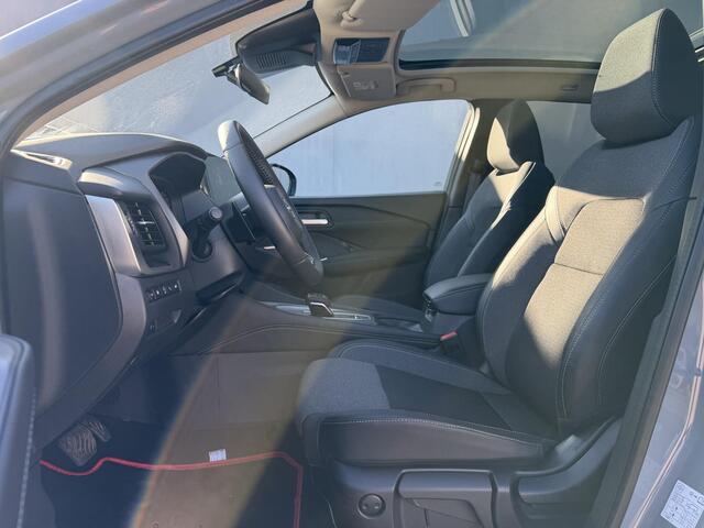 Nissan QASHQAI 1.3 MHEV Xtronic N-Connecta Automaat / Panorama dak / Fabrieksgarantie tot 03-2028 / Facelift / 1.800 kg trekgewicht / Elektrische klep / HUD / Camera 360° / Cold pack / Stuur-, stoel- en voorruitverwarming / Navigatie / Apple Carplay Android / 18" LM w