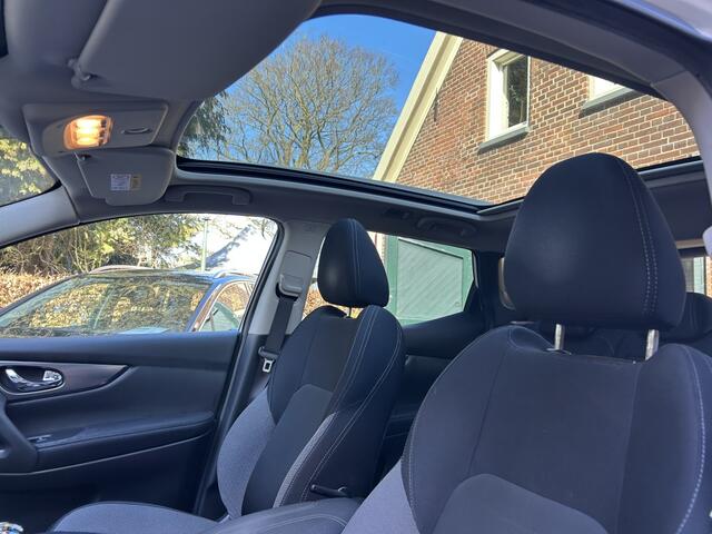 Nissan QASHQAI 1.2 N-Connecta Nw model, Panodak, Navi, Trekhaak, 18" LMV