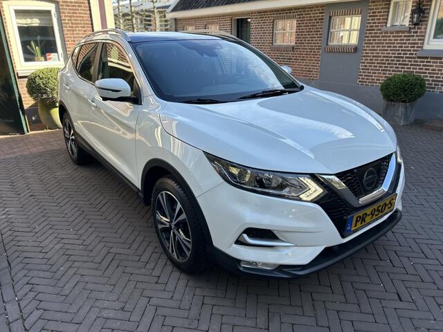 Nissan QASHQAI 1.2 N-Connecta Nw model, Panodak, Navi, Trekhaak, 18" LMV