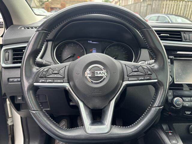 Nissan QASHQAI 1.2 Turbo N-Connecta Trekhaak / Panoramadak / 360-Camera