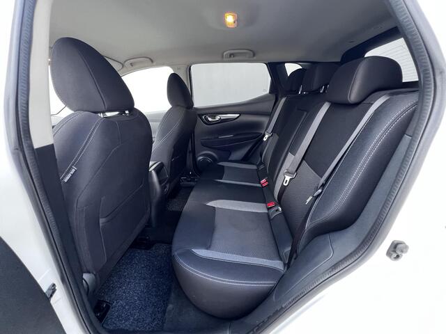 Nissan QASHQAI 1.3 DIG-T 140 Design Edition / Navigatie / Stoelverwarming / Trekhaak 1.300 kg / Camera 360° / Apple Carplay Android / 18" LM wielen + All Season banden /