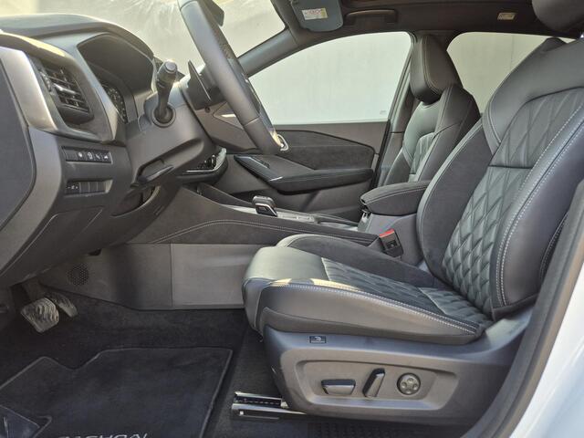 Nissan QASHQAI 1.3 MHEV Xtronic Tekna Plus / Facelift Model / Fabrieksgarantie tot 01-2028 / Dealer onderhouden / All season banden / Panoramadak / Trekgewicht 1800 kg / Head Up Display / Elektrische achterklep / Voorstoel met massage functie / Bose Audio Systeem / Stuu