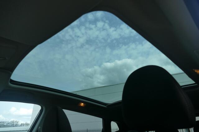 Nissan QASHQAI 1.3 DIG-T N-Connecta | PANO | TREKHAAK | STOELVERWARMING | RIJKLAARPRIJS |