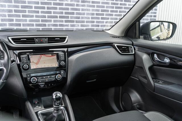 Nissan QASHQAI 1.3 DIG-T 140 N-Connecta | Panoramadak | 360 Graden Camera | Parkeersensoren | Navigatie | Lichtmetalen Velgen 18 inch | Cruise Control | Keyless Entry