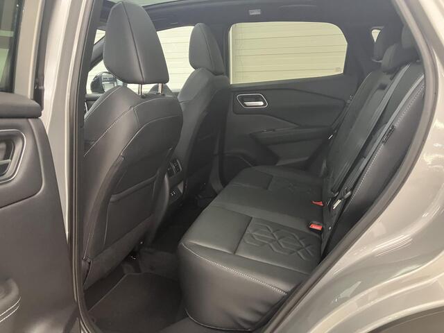 Nissan QASHQAI 1.5 e-Power Tekna / ¤2.500,- Nissan Voorraadvoordeel / Nieuw uit Voorraad Leverbaar / Lederen Bekleding / Panoramadak / Stoel- en Stuurverwarming / Google Maps Navigatie / Verwarmde Voorruit / HUD / Elektrische Kofferbak /