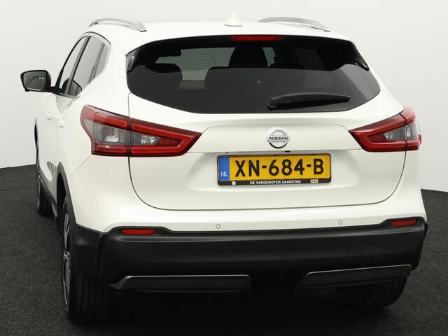 Nissan QASHQAI 1.2 N-Connecta Bluetooth, Cruise control, Parkeersensor voor en achter, Keyless entry, Navigatiesysteem full map, Rijstrooksensor Ruime en comfortabele SUV. Luxe N-Connecta uitvoering. Veel moderne opties. Ideaal voor gezin en lange afstanden.Hoge instap
