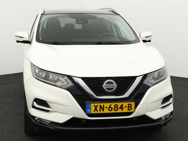 Nissan QASHQAI 1.2 N-Connecta Bluetooth, Cruise control, Parkeersensor voor en achter, Keyless entry, Navigatiesysteem full map, Rijstrooksensor Ruime en comfortabele SUV. Luxe N-Connecta uitvoering. Veel moderne opties. Ideaal voor gezin en lange afstanden.Hoge instap