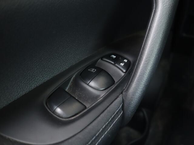 Nissan QASHQAI 1.2 N-Connecta / Eerste eigenaar / Dealer onderhouden / Pano / Trekhaak
