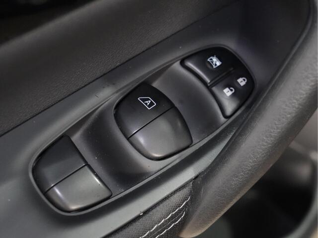 Nissan QASHQAI 1.2 N-Connecta / 1e Eigenaar! / Trekhaak / Panorama 228