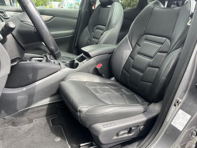 Nissan QASHQAI 1.3 DIG-T Tekna Airco Cruise controle Lederbekleding Navigatiesysteem 360°camera Panoramadak Trekhaak 1300kg trekgewicht Stuurwielbediening Stoelverwarming