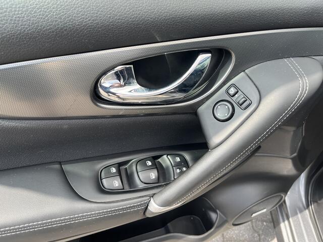 Nissan QASHQAI 1.3 DIG-T Tekna Airco Cruise controle Lederbekleding Navigatiesysteem 360°camera Panoramadak Trekhaak 1300kg trekgewicht Stuurwielbediening Stoelverwarming
