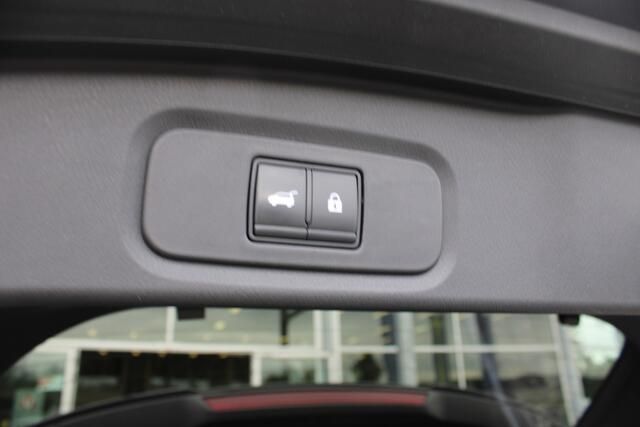 Nissan QASHQAI MHEV Xtronic Tekna Plus | 360 camera | Panorama dak | Trekhaak | Head up | Stoel stuur verwarming |