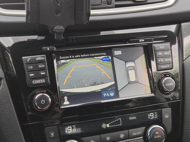 Nissan X-TRAIL 1.6 DIG-T N-Connecta / 1800kg Trekgewicht / afn. Trekhaak / Glazen schuif- en kanteldak / Elektrische achterklep / Stoelverwarming / Keyless Entry/Start / Rondomzicht camera / Navigatie / Cruise control /