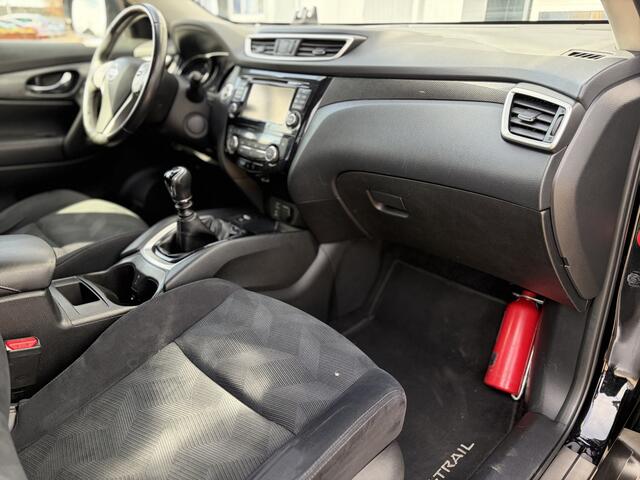 Nissan X-TRAIL 1.6 dCi Connect Edition 131pk | 7-Persoons | Panorama dak | Bluetooth | Cruise Control | Dab | Lichtmetalen velgen 19" | Navigatiesysteem full map | Parkeersensor voor en achter | Zeer nette auto!