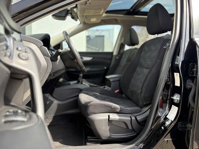 Nissan X-TRAIL 1.6 dCi Connect Edition 131pk | 7-Persoons | Panorama dak | Bluetooth | Cruise Control | Dab | Lichtmetalen velgen 19" | Navigatiesysteem full map | Parkeersensor voor en achter | Zeer nette auto!