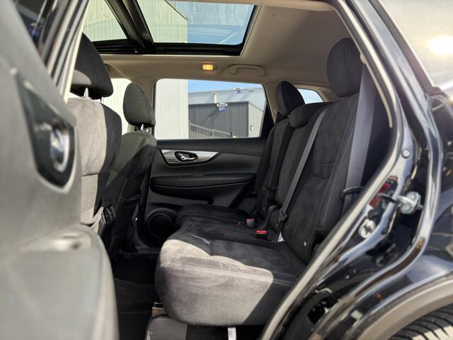 Nissan X-TRAIL 1.6 dCi Connect Edition 131pk | 7-Persoons | Panorama dak | Bluetooth | Cruise Control | Dab | Lichtmetalen velgen 19" | Navigatiesysteem full map | Parkeersensor voor en achter | Zeer nette auto!