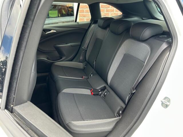 Opel ASTRA 1.2 Bns Elegance CAMERA/ 2X PDC / KEYLESS / NAVI / LED / CLIMA /