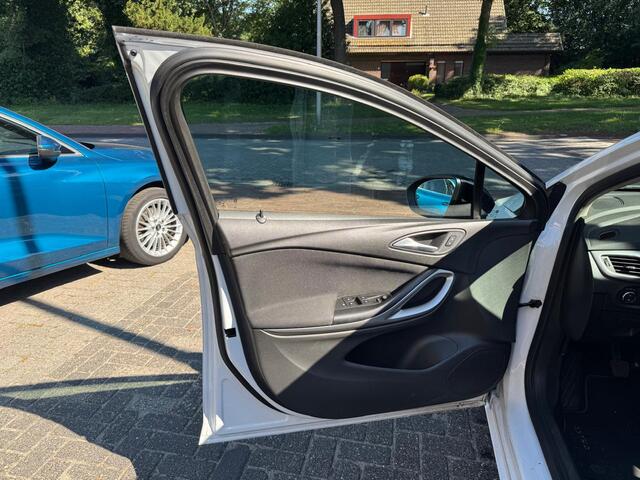 Opel ASTRA 1.2 Business Edition