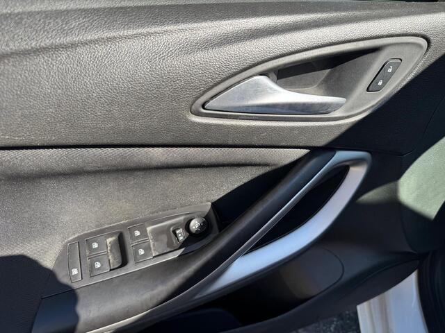 Opel ASTRA 1.2 Business Edition