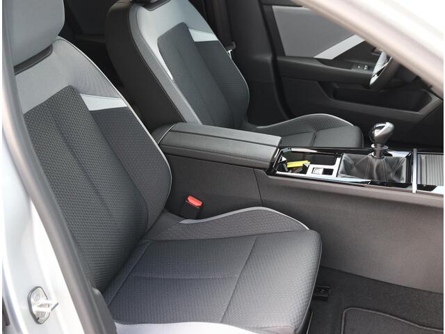 Opel ASTRA Sports Tourer 1.2 110PK Turbo Business Edition | AppleCarPlay/AndroidAuto | Camera | Navigatie | Stoel/Stuur verwarmd | AGR Bestuurdersstoel | Adaptive CruiseControl | Isofix | Privacy Glass |