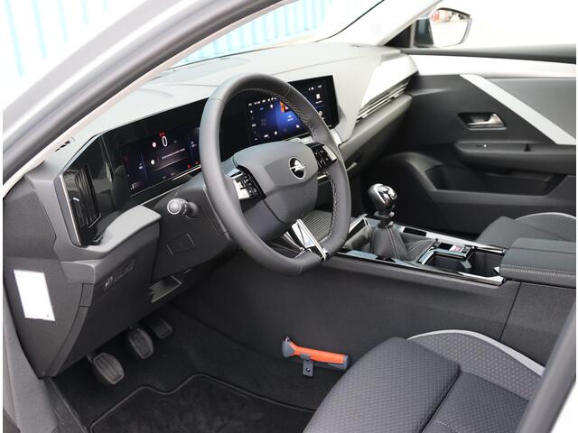 Opel ASTRA Sports Tourer 1.2 110PK Turbo Business Edition | AppleCarPlay/AndroidAuto | Camera | Navigatie | Stoel/Stuur verwarmd | AGR Bestuurdersstoel | Adaptive CruiseControl | Isofix | Privacy Glass |