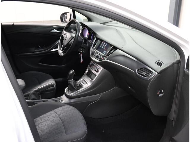 Opel ASTRA 1.0 105PK Turbo 120 Jaar Edition | AppleCarPlay/AndroidAuto | Climate Control | Cruise Control | Navigatie | Parkeersensoren VOOR + achter | Isofix | Privacy Glass |