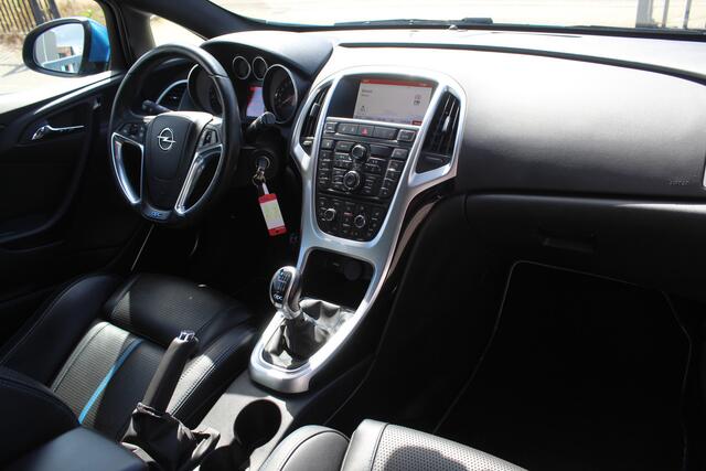 Opel ASTRA GTC 2.0 Turbo OPC Recaro/Navigatie/20 Inch/Stoelverwarming/Cruise control/Climate control/Bluetooth/LED koplampen