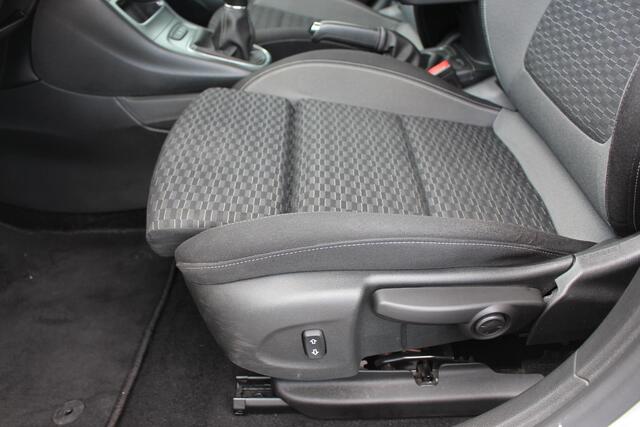 Opel ASTRA Sports Tourer 1.2 Edition 131PK , AGR stoel,carplay android, Navi, Camera, climate + cruise control,1e eigenaar.