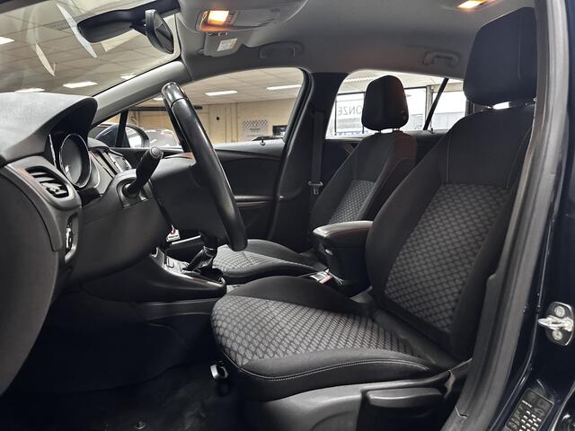 Opel ASTRA Sports Tourer 1.0 Online Edition/ Trekhaak/ Apple + Android/ DAB+/ Navi/ Airco/ Cruise/ Elek. pakket/ Isofix/ Bluetooth/ Armsteun/ Multi. LEDER. Stuur/ PDC V+a/ Dakrails/ LED Dagrijverl.
