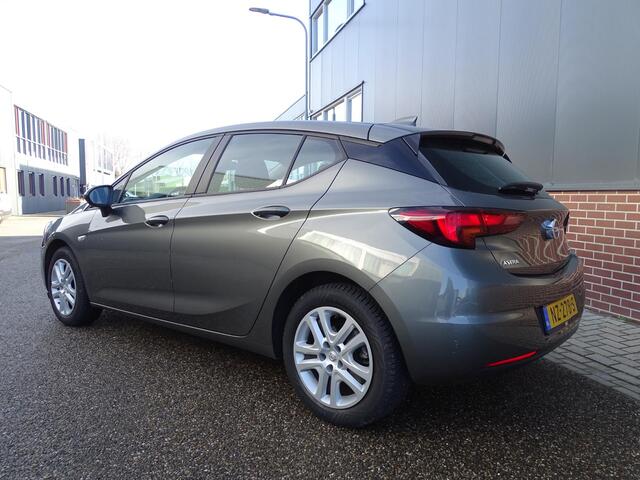 Opel ASTRA 1.0 Online Edition AUTOMAAT | DODEHOEK DETECTIE | NAVIGATIE | ACHTERUIT RIJ CAMREA | PARKEER SENSOREN | KEYLESS GO/ENTRY | APPLE CARPLAY / ANDROID | CRUISE CONTROL | AIRCO\ECC | LED |