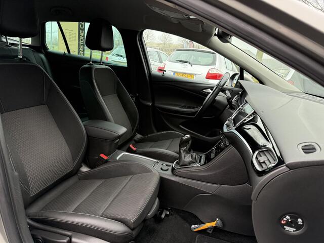 Opel ASTRA Sports Tourer 1.4 Innovation 2e Eigenaar,Navi,Camera,Trekhaak,150pk,Clima,Cruise,Lm velgen,Pdc V+A,N.A.P,Doedehoek,6 Bak,Halfleder,Nieuwe Apk bij Aflevering