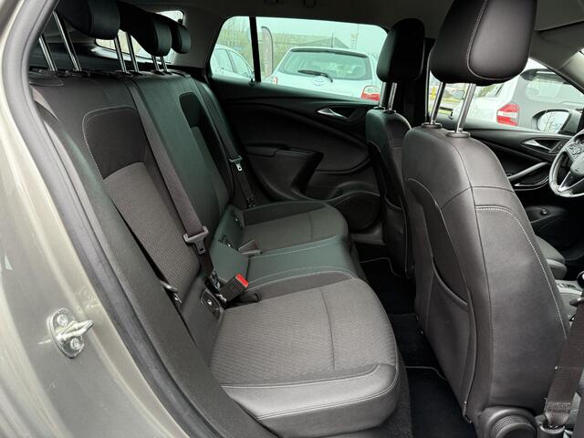 Opel ASTRA Sports Tourer 1.4 Innovation 2e Eigenaar,Navi,Camera,Trekhaak,150pk,Clima,Cruise,Lm velgen,Pdc V+A,N.A.P,Doedehoek,6 Bak,Halfleder,Nieuwe Apk bij Aflevering