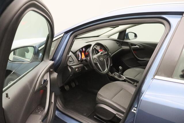 Opel ASTRA Sports Tourer 1.4 Turbo Blitz 2016 Airco | Navigatie | Cruise control | Bluetooth USB | Trekhaak | Lichtmetaal | Elektrische ramen + spiegels | Half leder