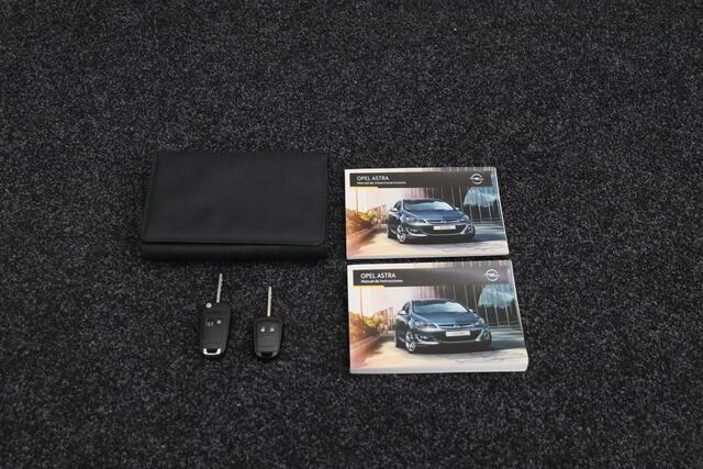 Opel ASTRA Sports Tourer 1.4 Turbo Blitz 2016 Airco | Navigatie | Cruise control | Bluetooth USB | Trekhaak | Lichtmetaal | Elektrische ramen + spiegels | Half leder