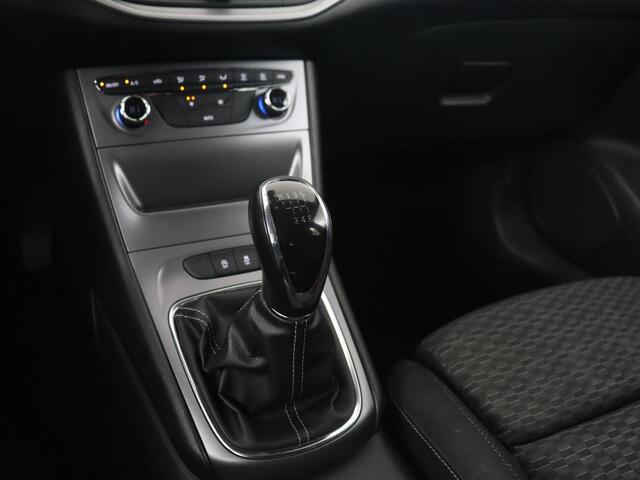 Opel ASTRA 1.6 CDTI Online Edition | Trekhaak | Carplay | Navigatie | Climate control | Comfortstoelen | 18'' | Parkeerhulp | Cruise control | Bluetooth