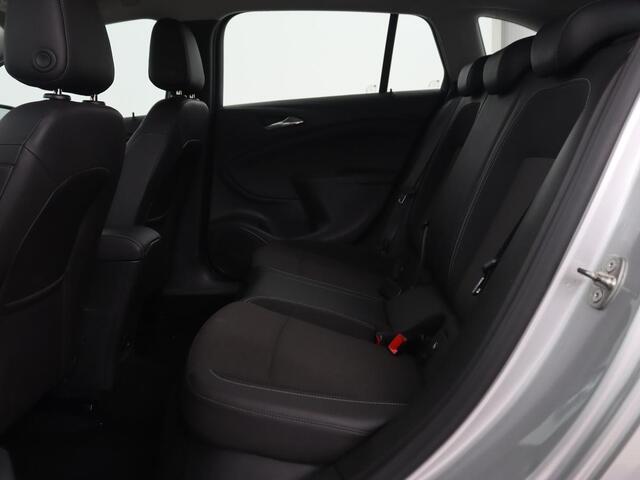 Opel ASTRA 1.4 Turbo Innovation | Trekhaak | Carplay | Navigatie | Keyless | Climate control | Parkeerhulp | 17'' | Cruise control | Bluetooth