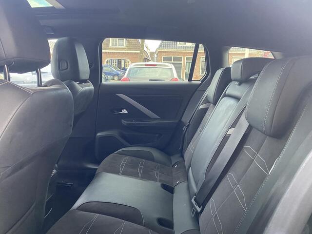 Opel ASTRA Sports Tourer 1.2T 130pk Automaat Ultimate | Schuif/-kanteldak| Navigatie | 360 Camera | AGR Comfortstoelen| Stuur & Stoel Verwarming |