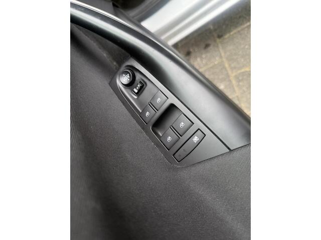 Opel ASTRA Sports Tourer 1.0 Online Edition met o.a. cruise control, navigatie, airco, DAB, bluetooth, boekjes aanwezig, etc.