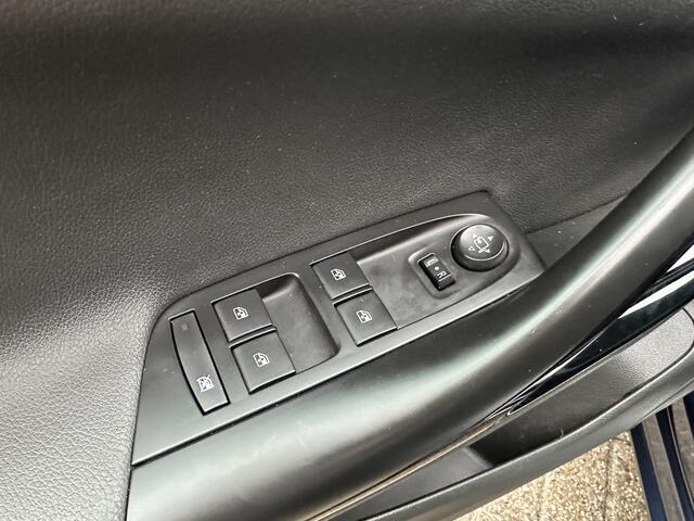 Opel ASTRA 1.0 Turbo Business Executive | Cruise | Clima | Stoelen / stuur verwarmd