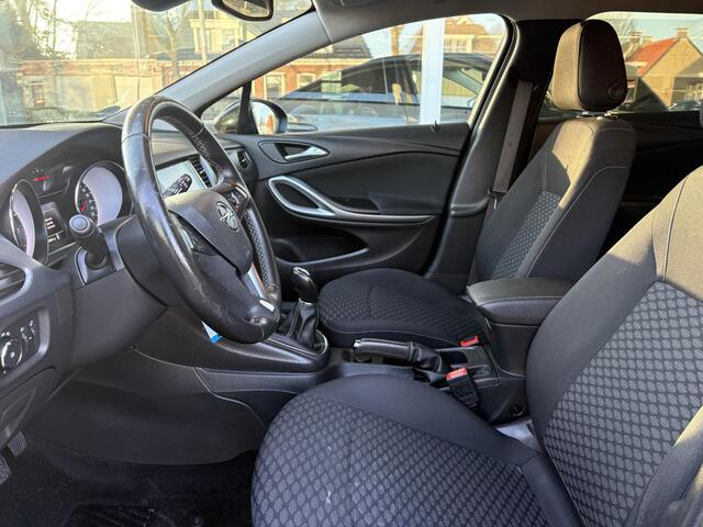 Opel ASTRA Sports Tourer 1.0 Black Edition | Trekhaak | Parkeersensoren voor + achter | Apple Carplay/Android Auto | Lichtmetalen velgen | Privacy Glass