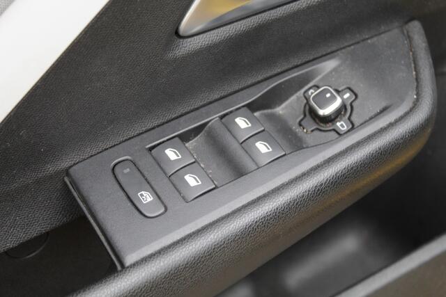 Opel ASTRA 1.6 Hybrid Business Edition