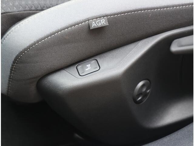 Opel ASTRA Business Edition 110PK | 1ste eigenaar | AppleCarPlay/AndroidAuto | Camera | Navigatie | FULL LED | Stoel/Stuur verwarmd | AGR Bestuurdersstoel | Adaptive CruiseControl | Isofix | Privacy Glass |