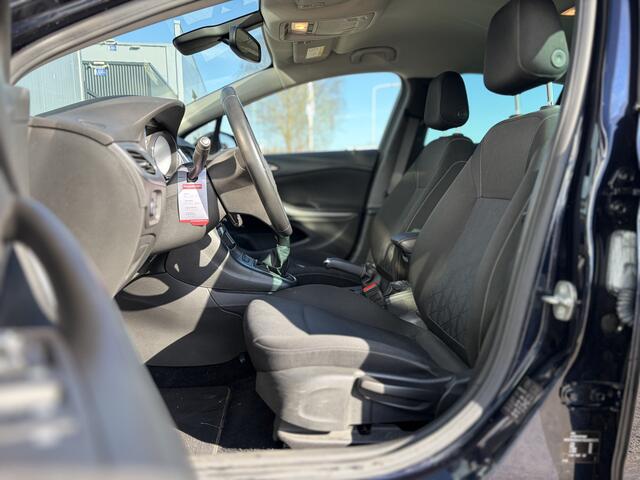 Opel ASTRA 1.0 Turbo 120 Jaar Edition 105pk | Apple Carplay/Android Auto | Cruise control | Dab | Electronic climate control | Navigatiesysteem full map | Parkeersensor voor en achter | Zeer nette auto!