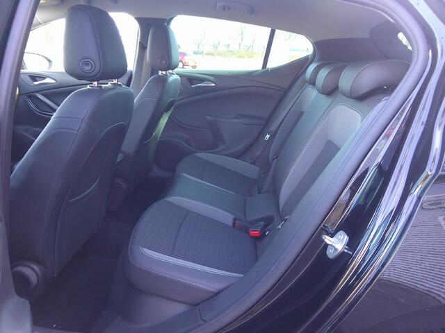 Opel ASTRA 1.2 Design & Tech Staat in Hoogeveen