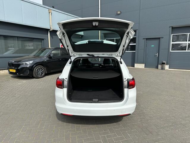 Opel ASTRA Sports Tourer 1.2T Business Elegance Navigatie